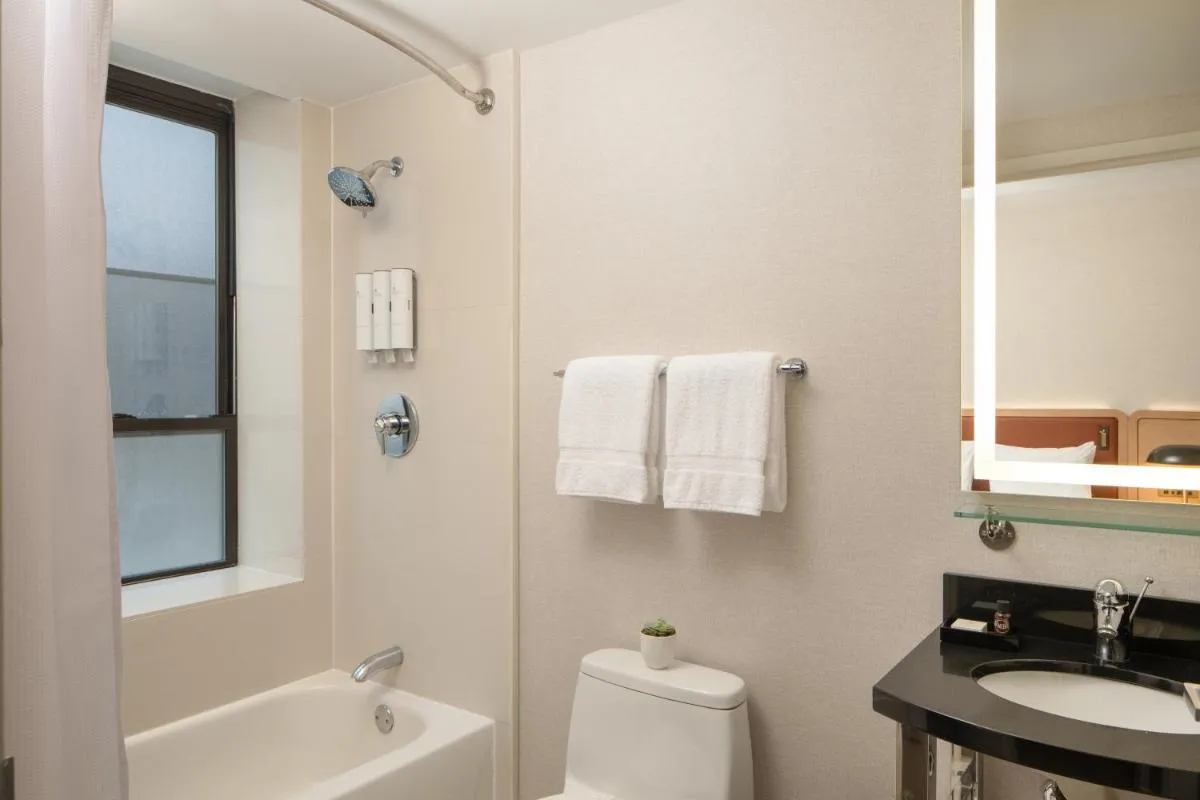 Aura Hotel Times Square Newly Renovated — 3