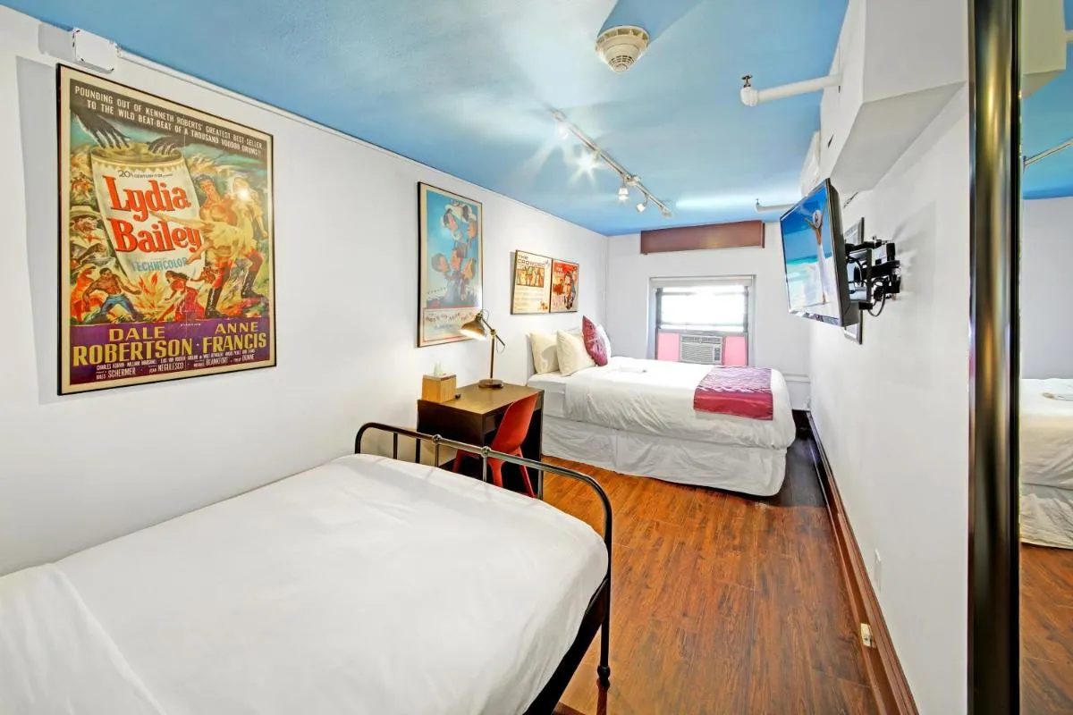 Chelsea Pines Inn — 7