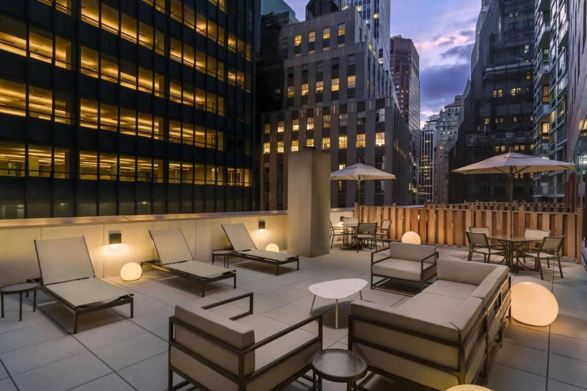 Courtyard New York Downtown Manhattan/Financial District — 5