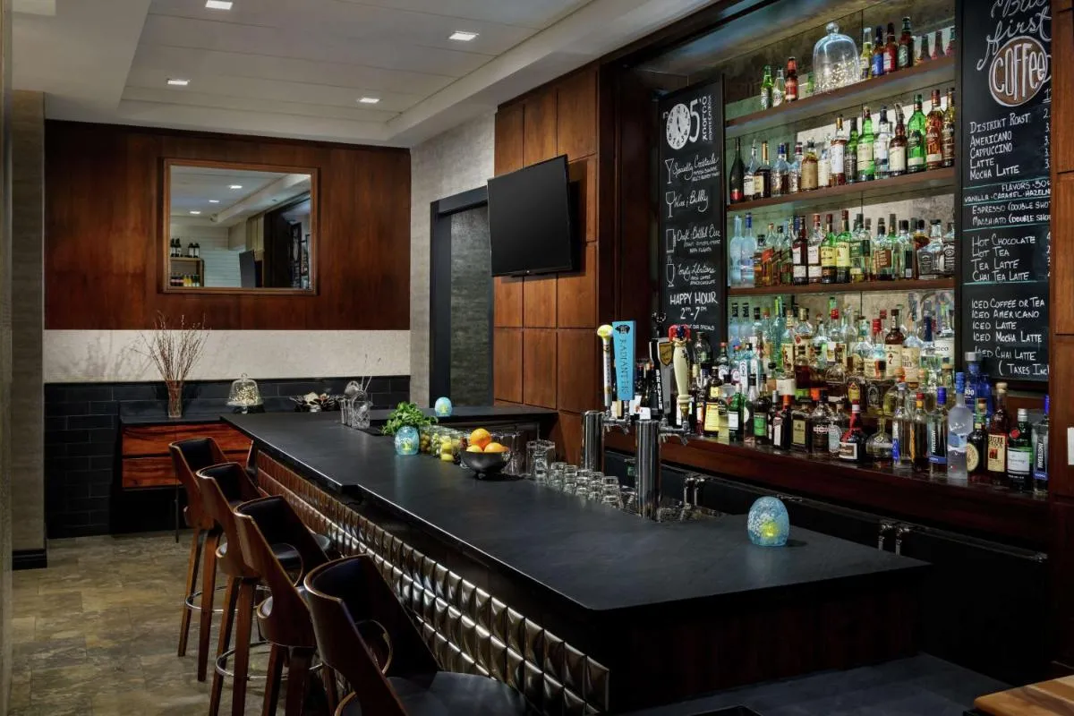 Distrikt Hotel New York City, Tapestry Collection by Hilton — 3