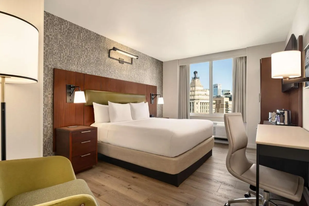 DoubleTree by Hilton New York Downtown — 2