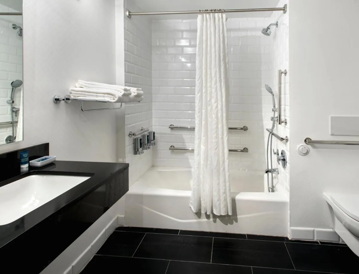 Four Points by Sheraton Manhattan SoHo Village — 3