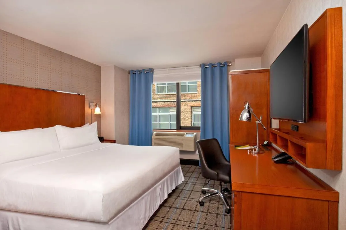 Four Points by Sheraton Midtown – Times Square — 7