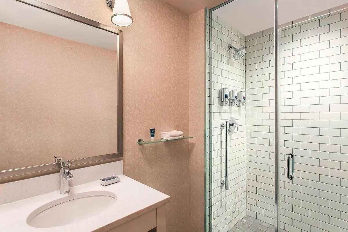 Four Points by Sheraton New York Downtown — 3