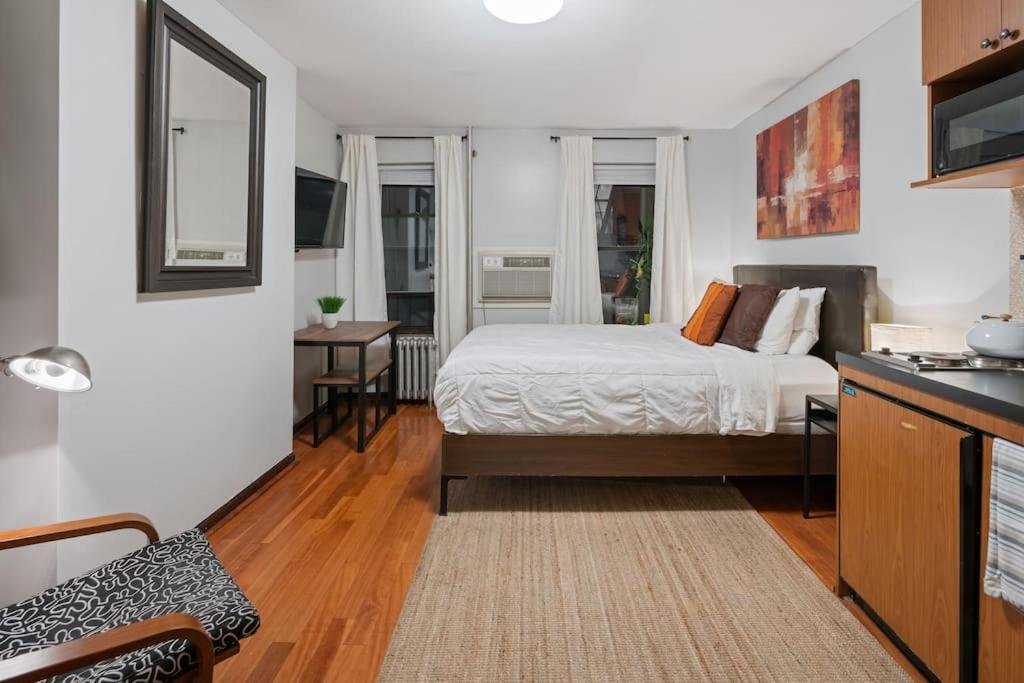 Great Studio Location in Times Square Near Subway