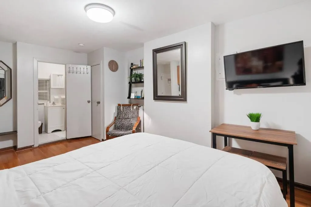 Great Studio Location in Times Square Near Subway — 5
