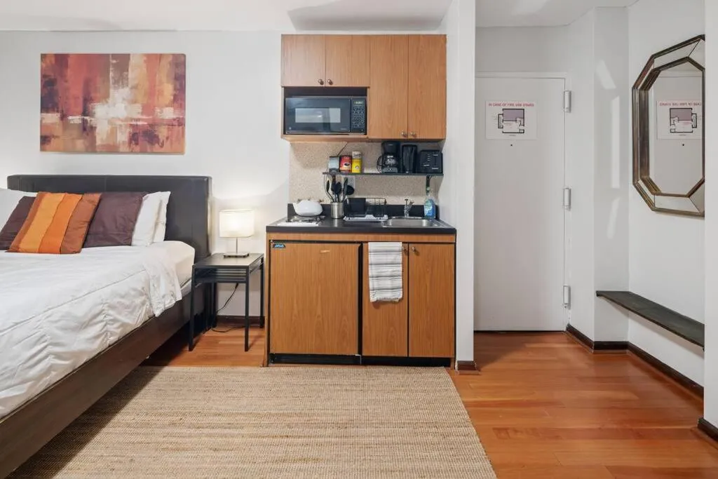 Great Studio Location in Times Square Near Subway — 4