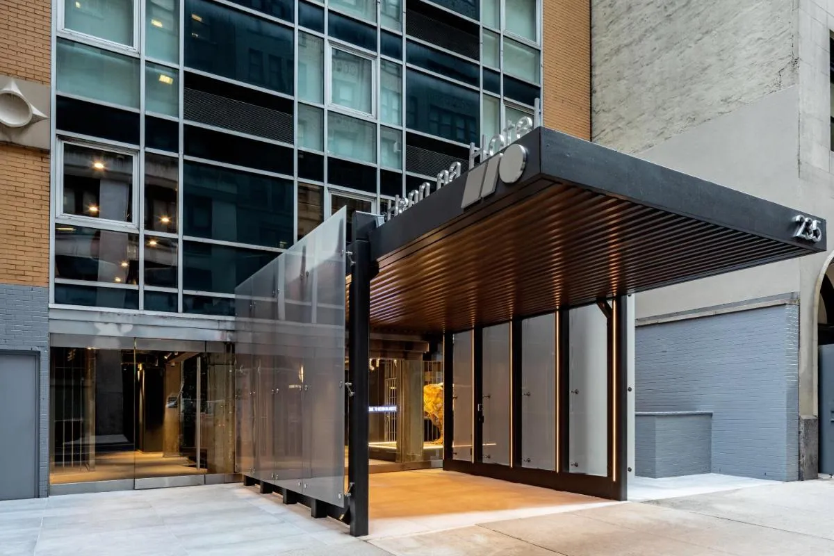 Henn na Hotel New York — 6