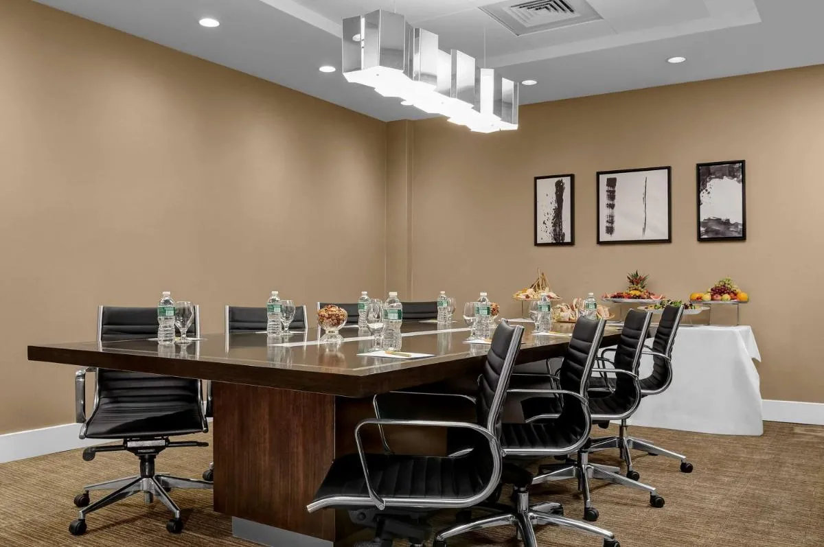 Hilton Garden Inn New York – Times Square Central — 7