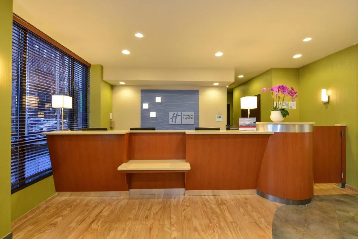 Holiday Inn Express Manhattan Midtown West, an IHG Hotel — 7