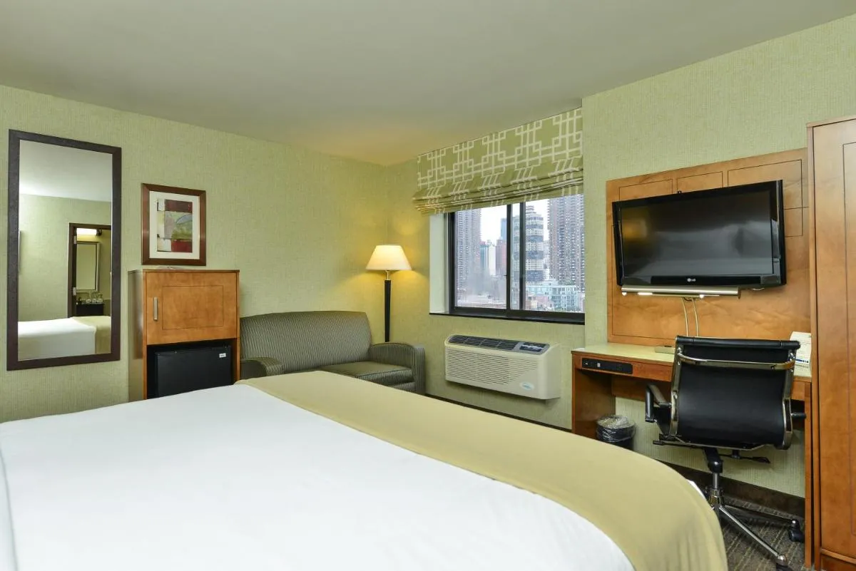 Holiday Inn Express Manhattan Midtown West, an IHG Hotel — 5