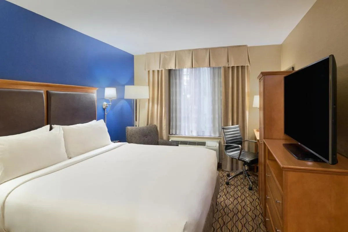 Holiday Inn Express New York City Chelsea, an IHG Hotel — 3