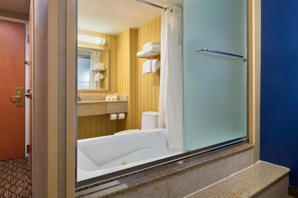 Holiday Inn Express New York City Chelsea, an IHG Hotel — 5