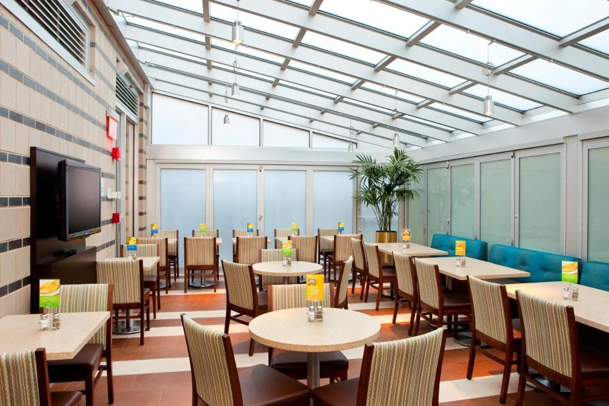 Holiday Inn Express – Times Square South by IHG — 4