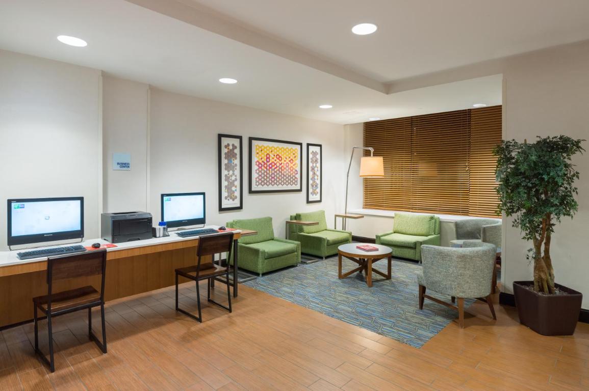 Holiday Inn Express – Times Square, an IHG Hotel