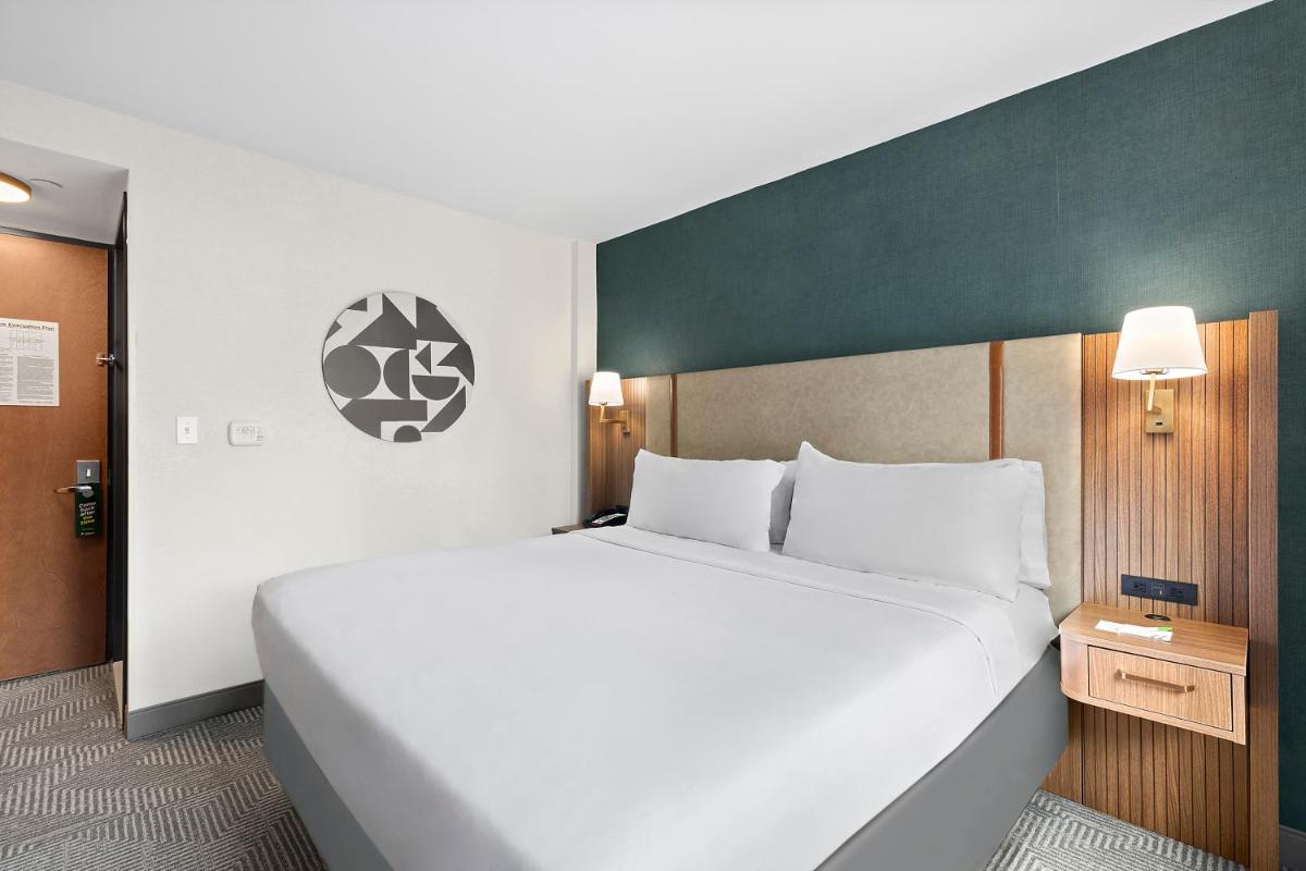 Holiday Inn Manhattan 6th Ave – Chelsea, an IHG Hotel