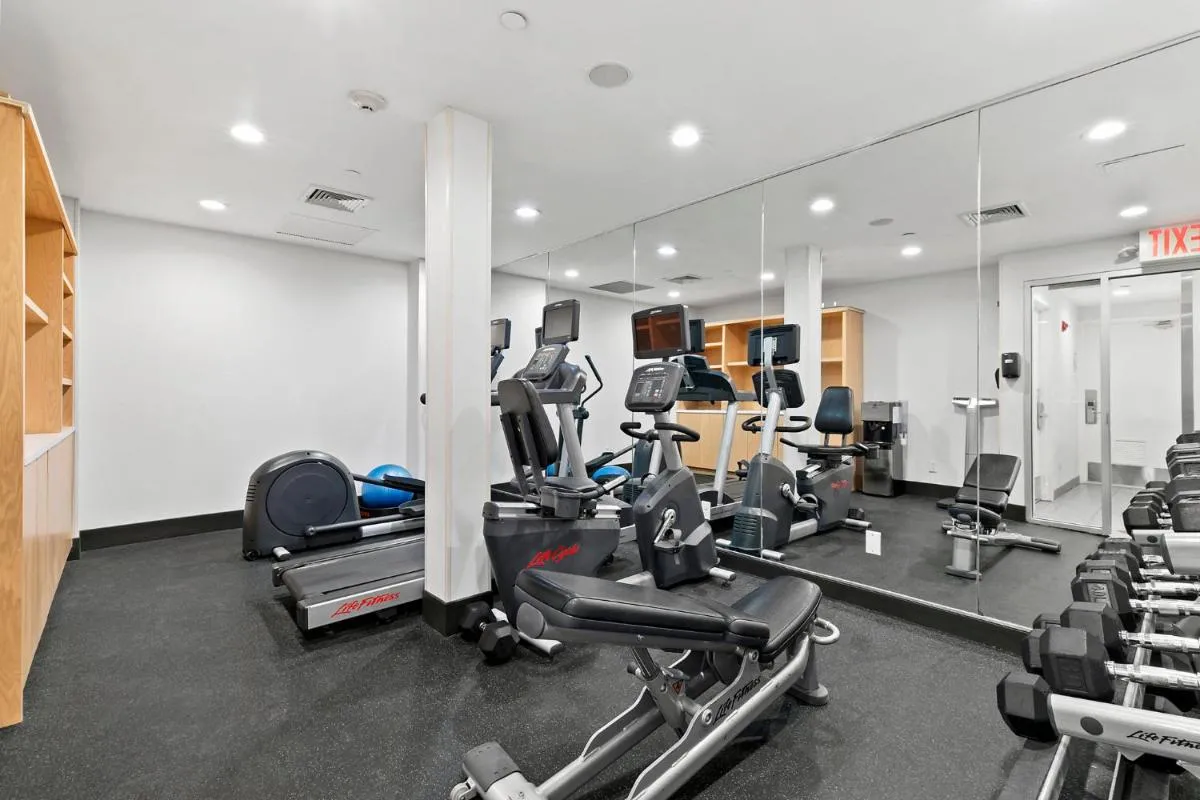 Holiday Inn Manhattan 6th Ave – Chelsea, an IHG Hotel — 5