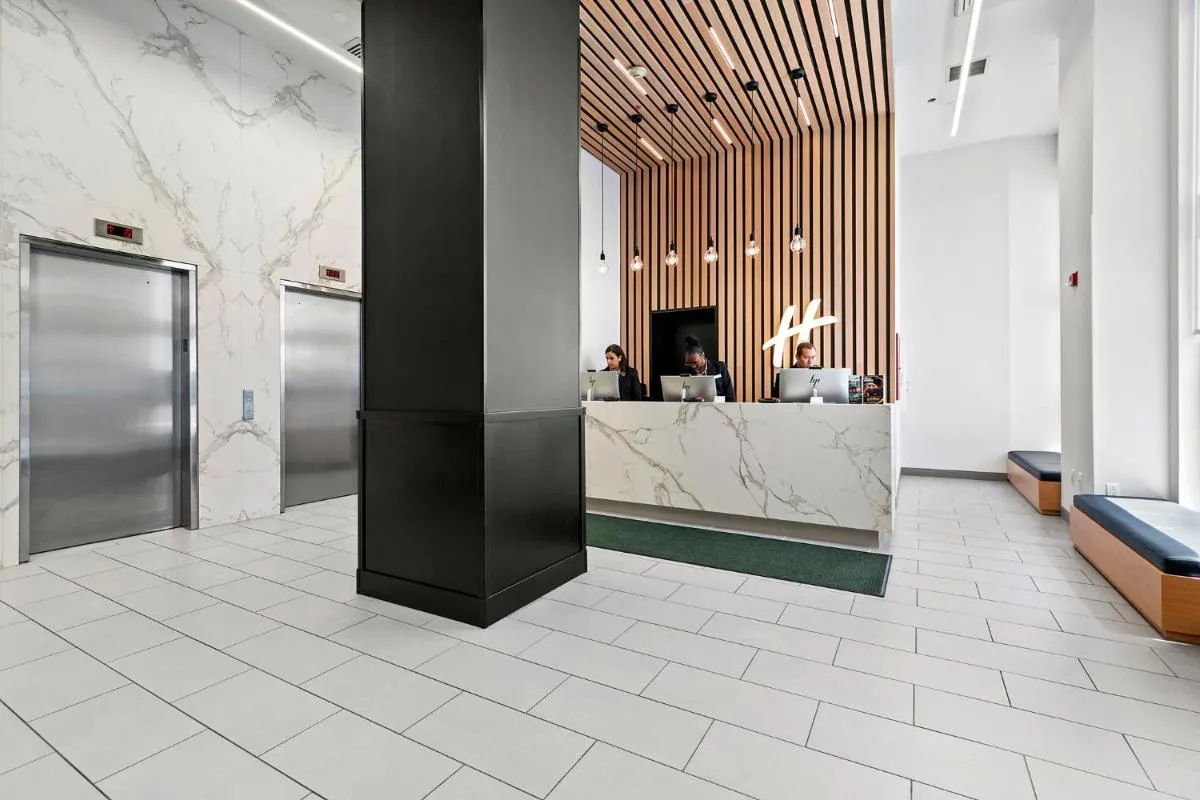 Holiday Inn Manhattan 6th Ave – Chelsea, an IHG Hotel — 7