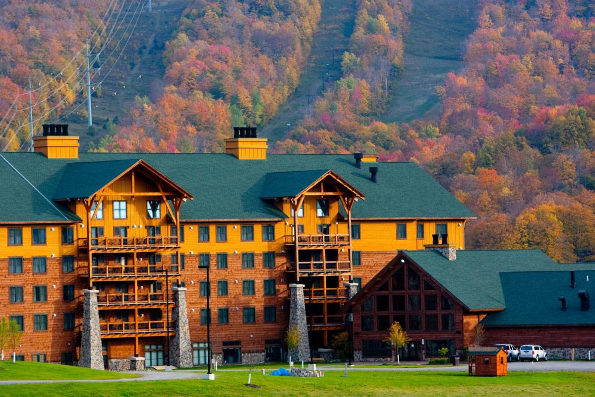 Hope Lake Lodge & Indoor Waterpark