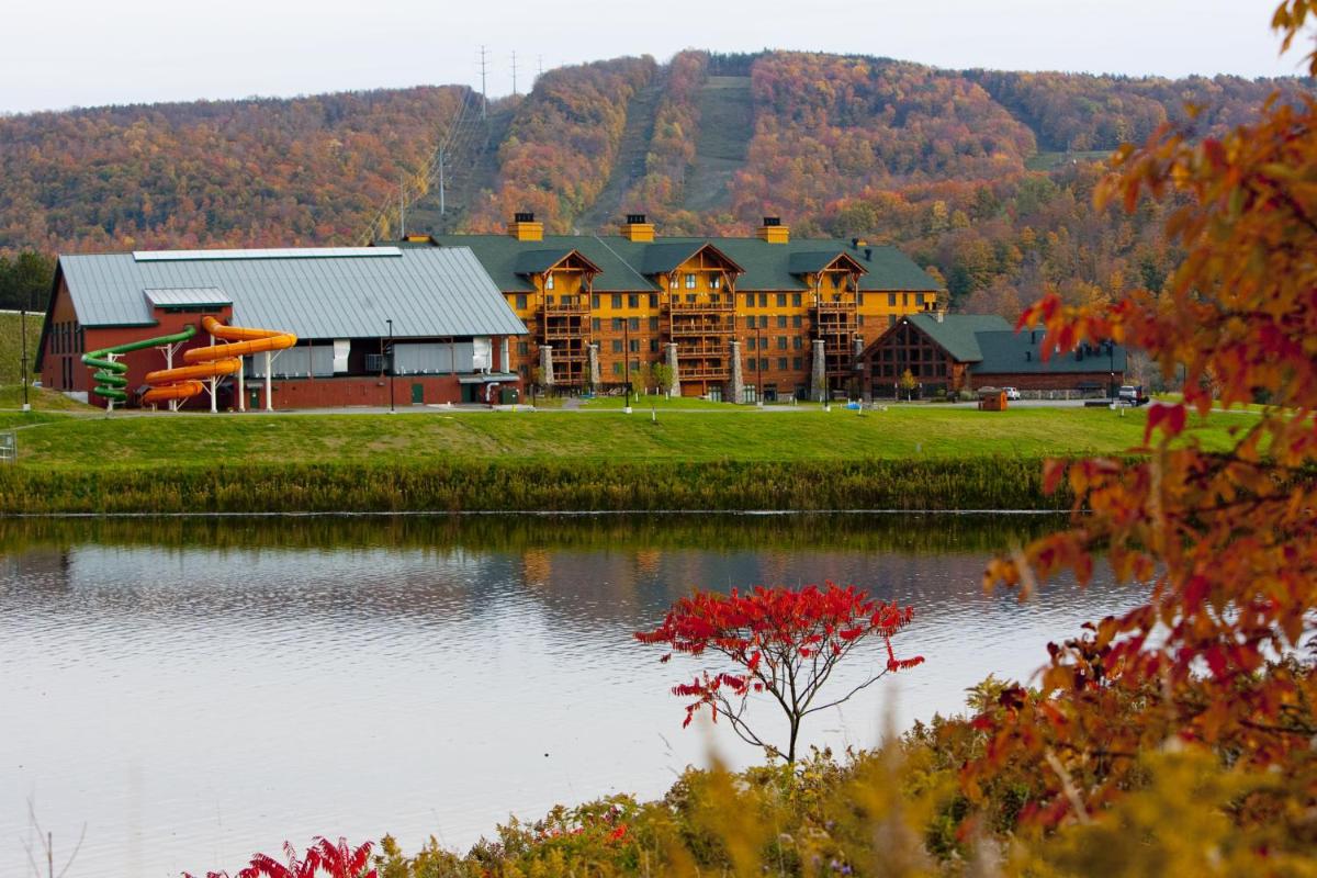 Hope Lake Lodge & Indoor Waterpark