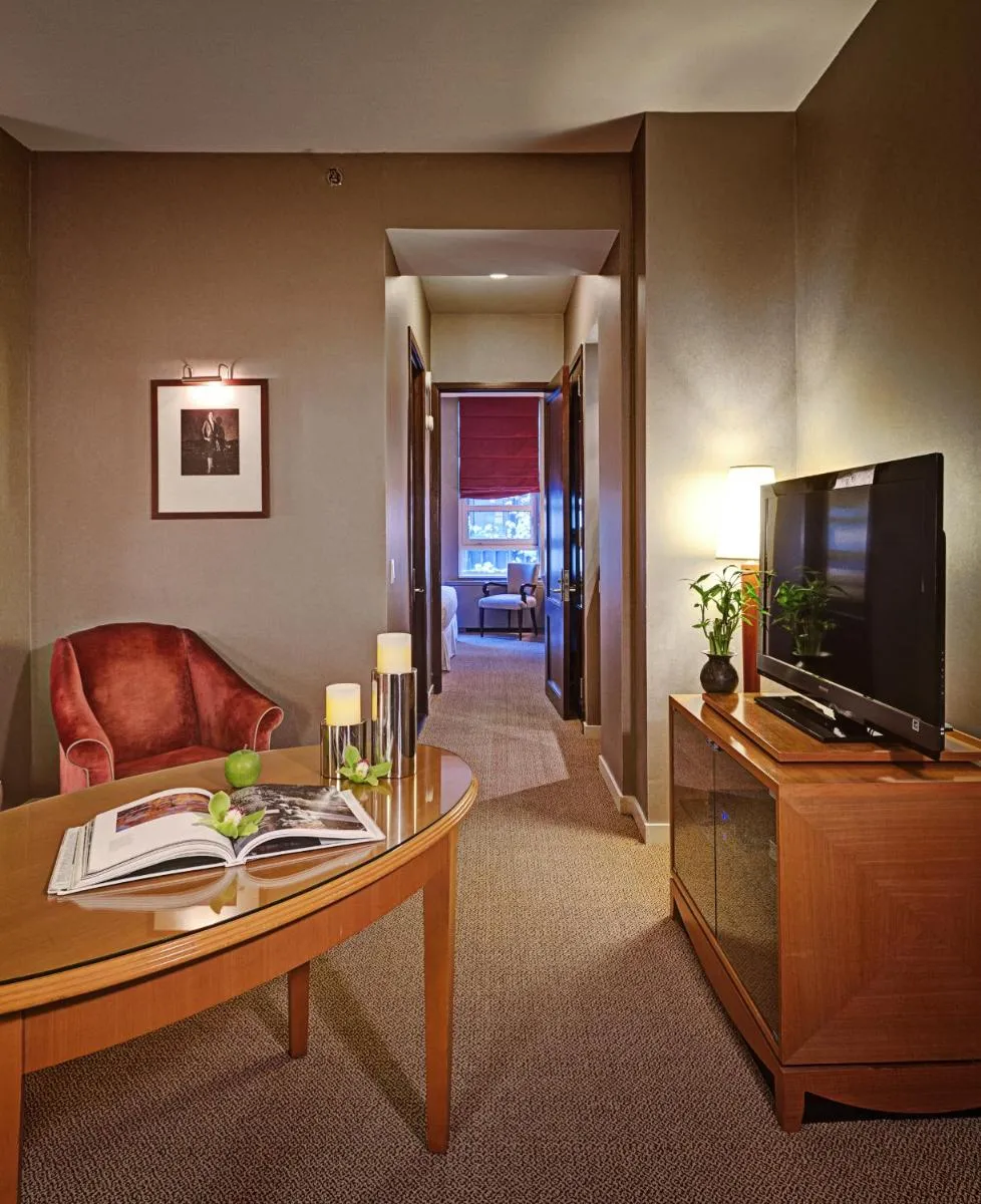 Hotel Giraffe by Library Hotel Collection — 5