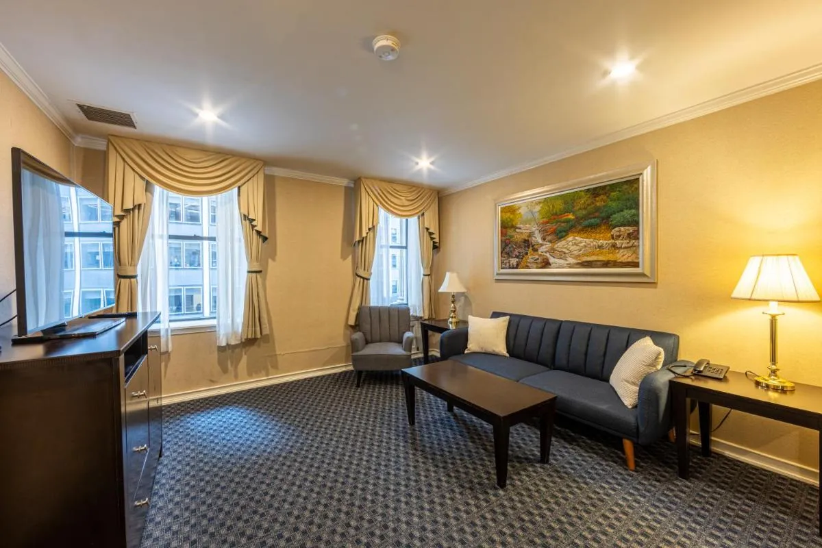 Hotel Stanford — 5