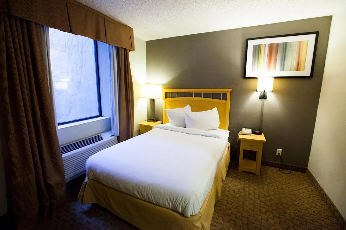 Hudson River Hotel — 7