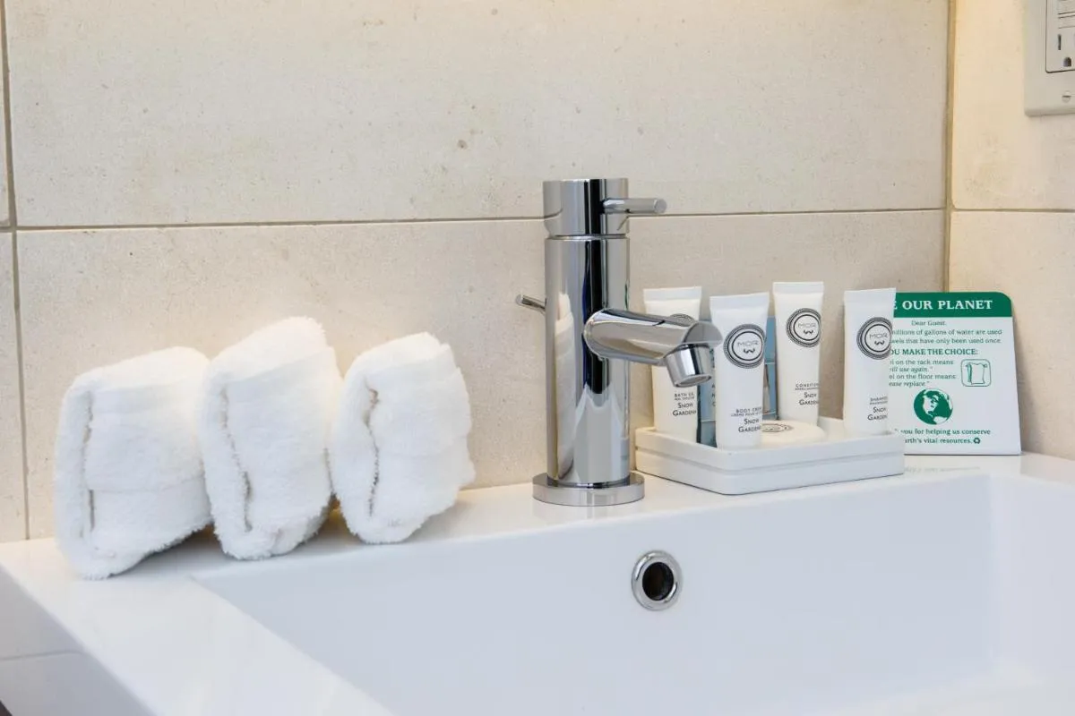 Leon Hotel LES — 2