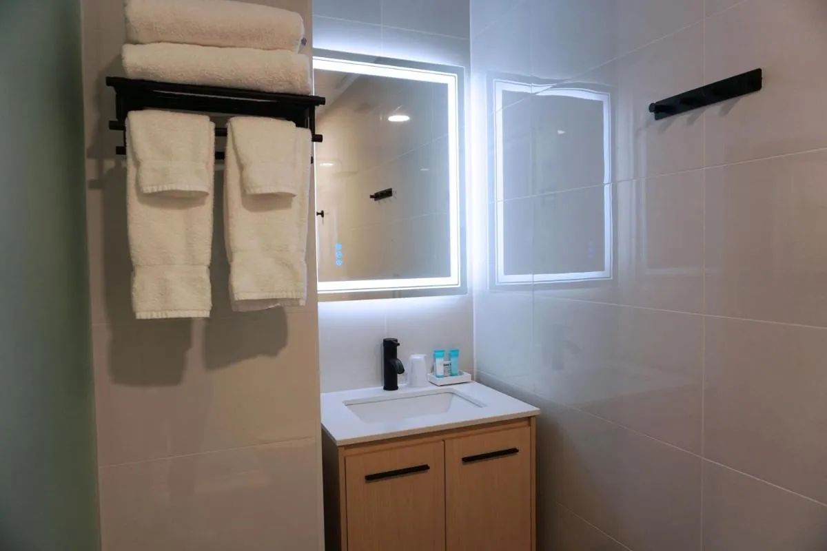 Leon Hotel LES — 6