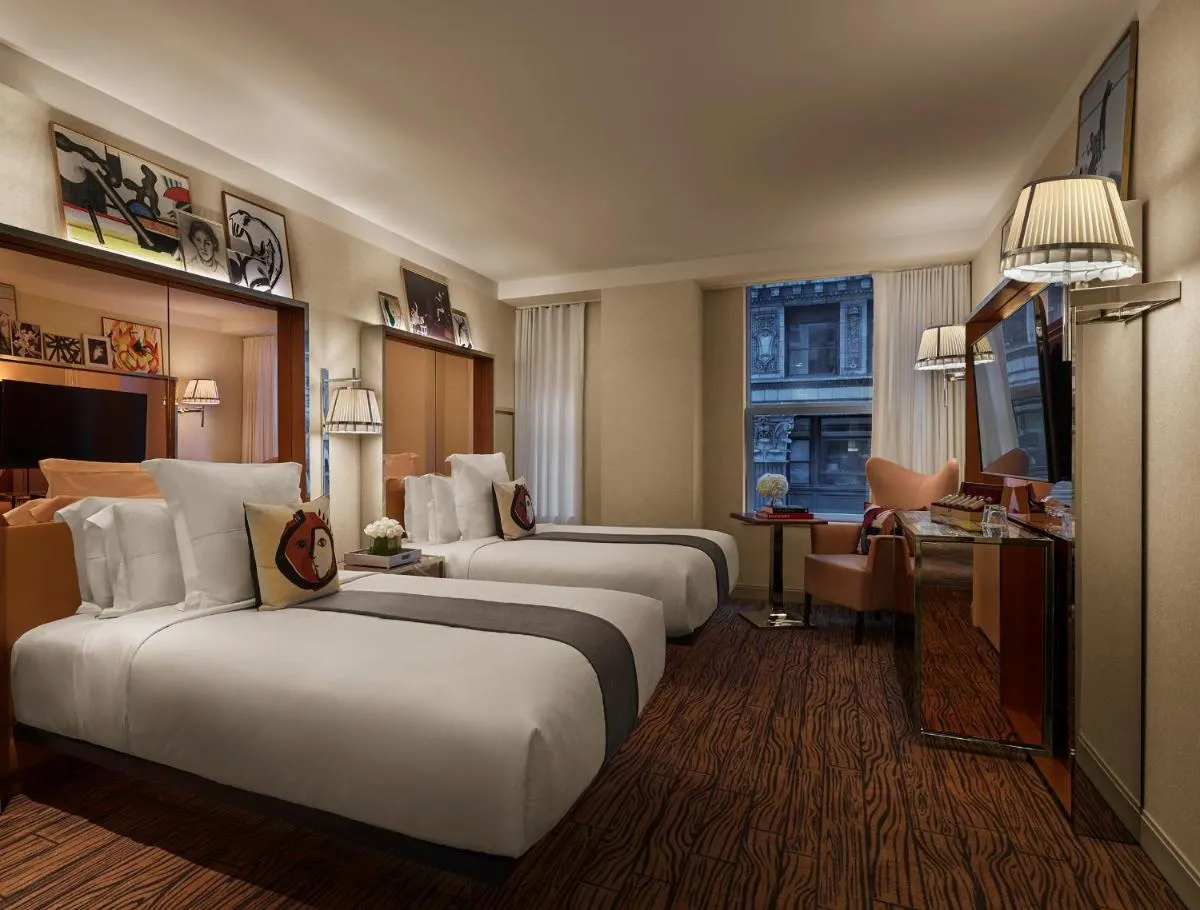 Mondrian Park Avenue — 7