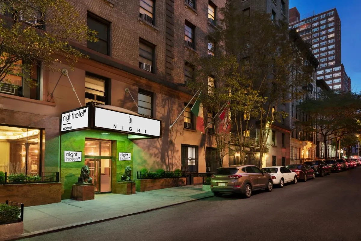 Night Hotel Broadway — 3