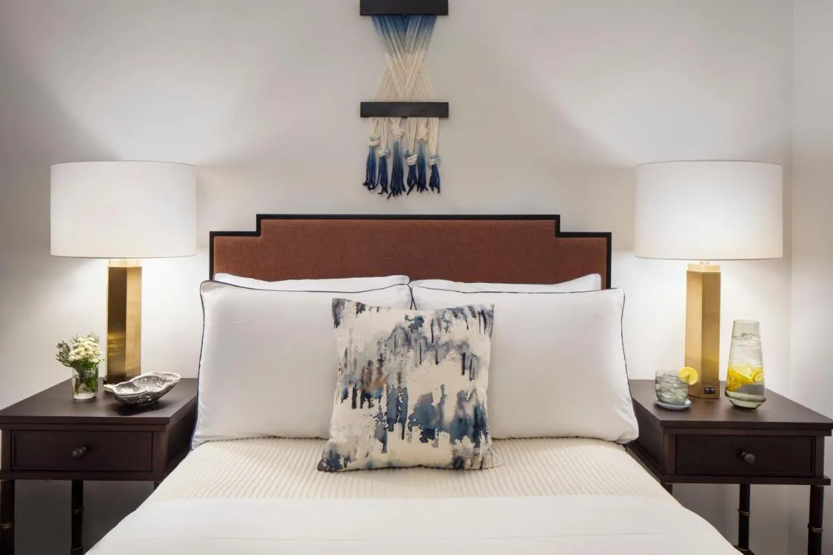 Redford Hotel — 6