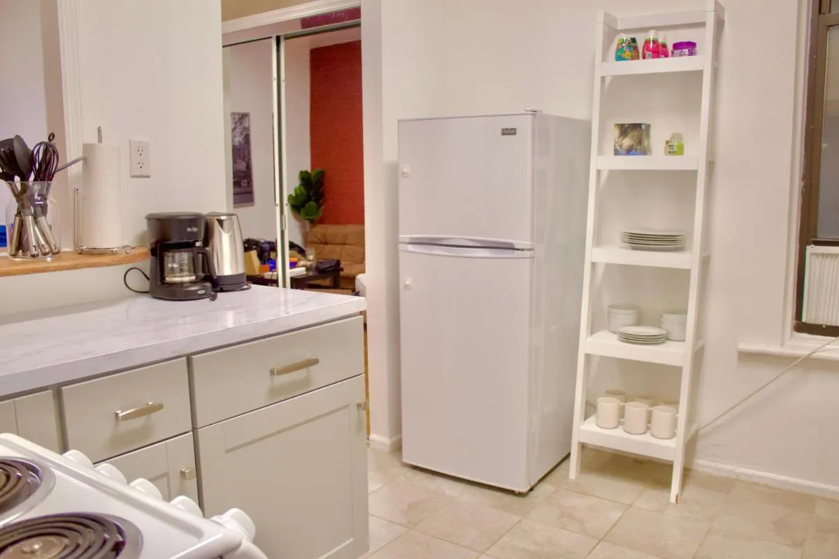 Spacious 2 Bedroom in East Village NYC — 2