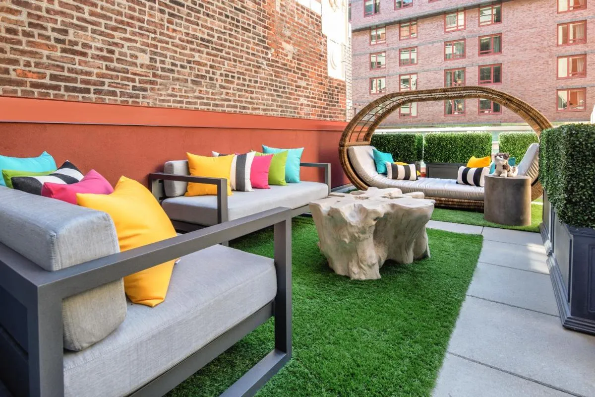Staypineapple, An Artful Hotel, Midtown New York — 4