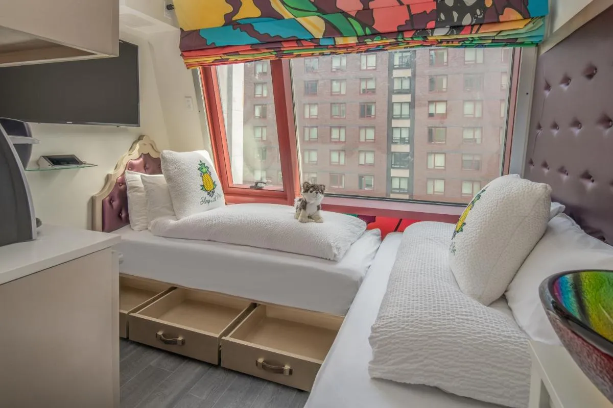 Staypineapple, An Artful Hotel, Midtown New York — 5