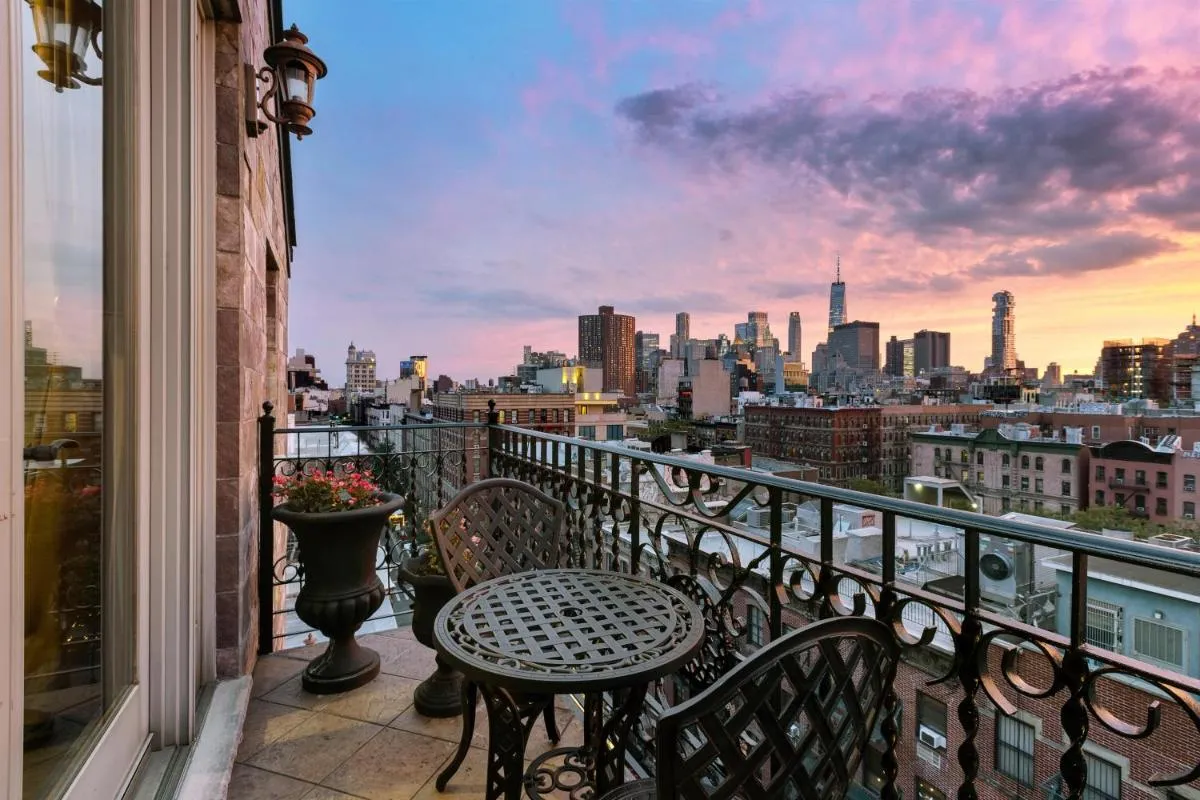 The Historic Blue Moon Hotel – NYC — 2