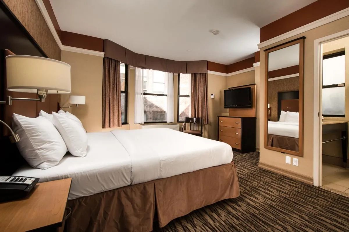 The Hotel at Fifth Avenue — 3