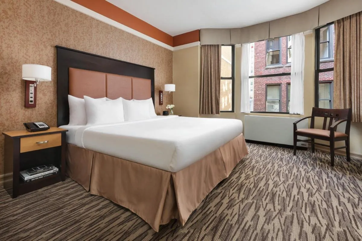 The Hotel at Fifth Avenue — 7