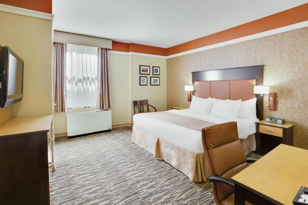 The Hotel at Fifth Avenue — 2
