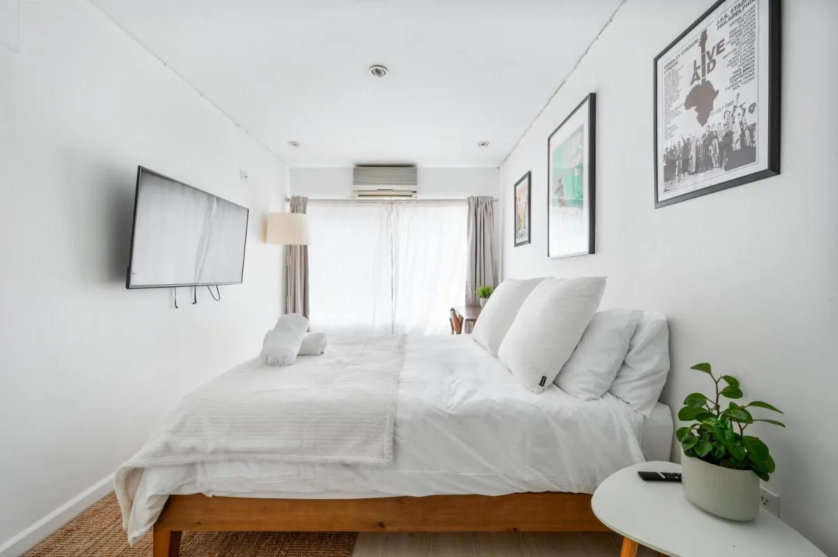 Chinatown Essential 2 Bedroom 900 square feet — 7