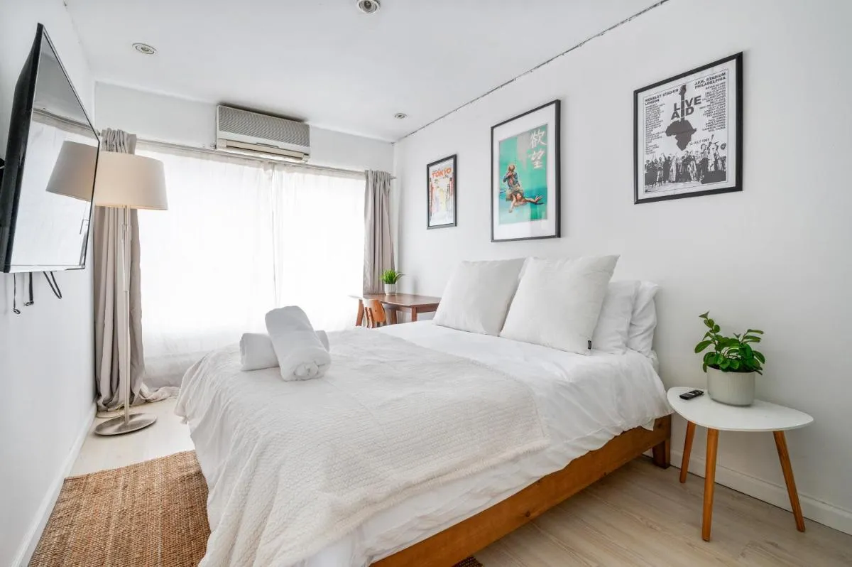 Chinatown Essential 2 Bedroom 900 square feet — 6