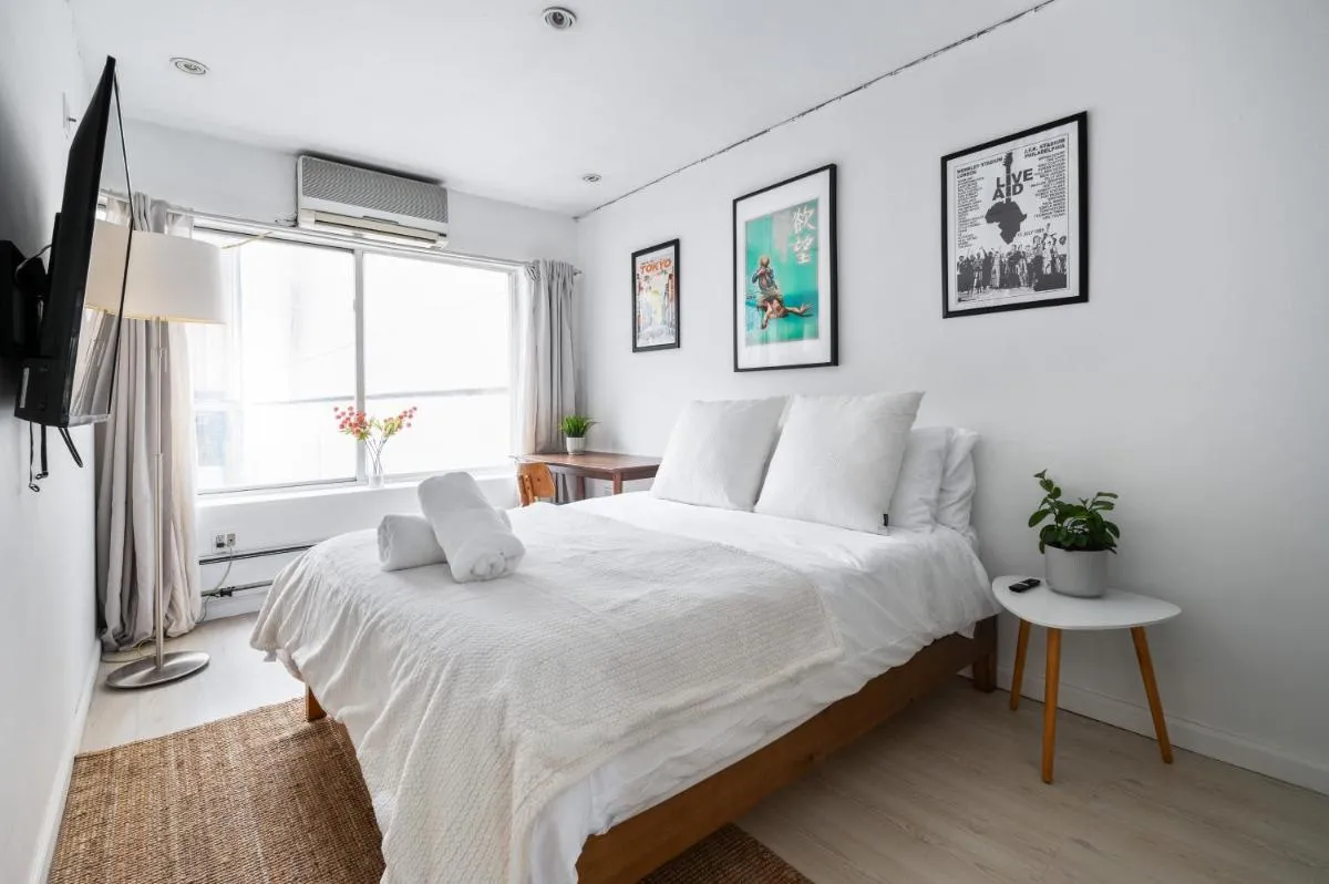 Chinatown Essential 2 Bedroom 900 square feet — 3