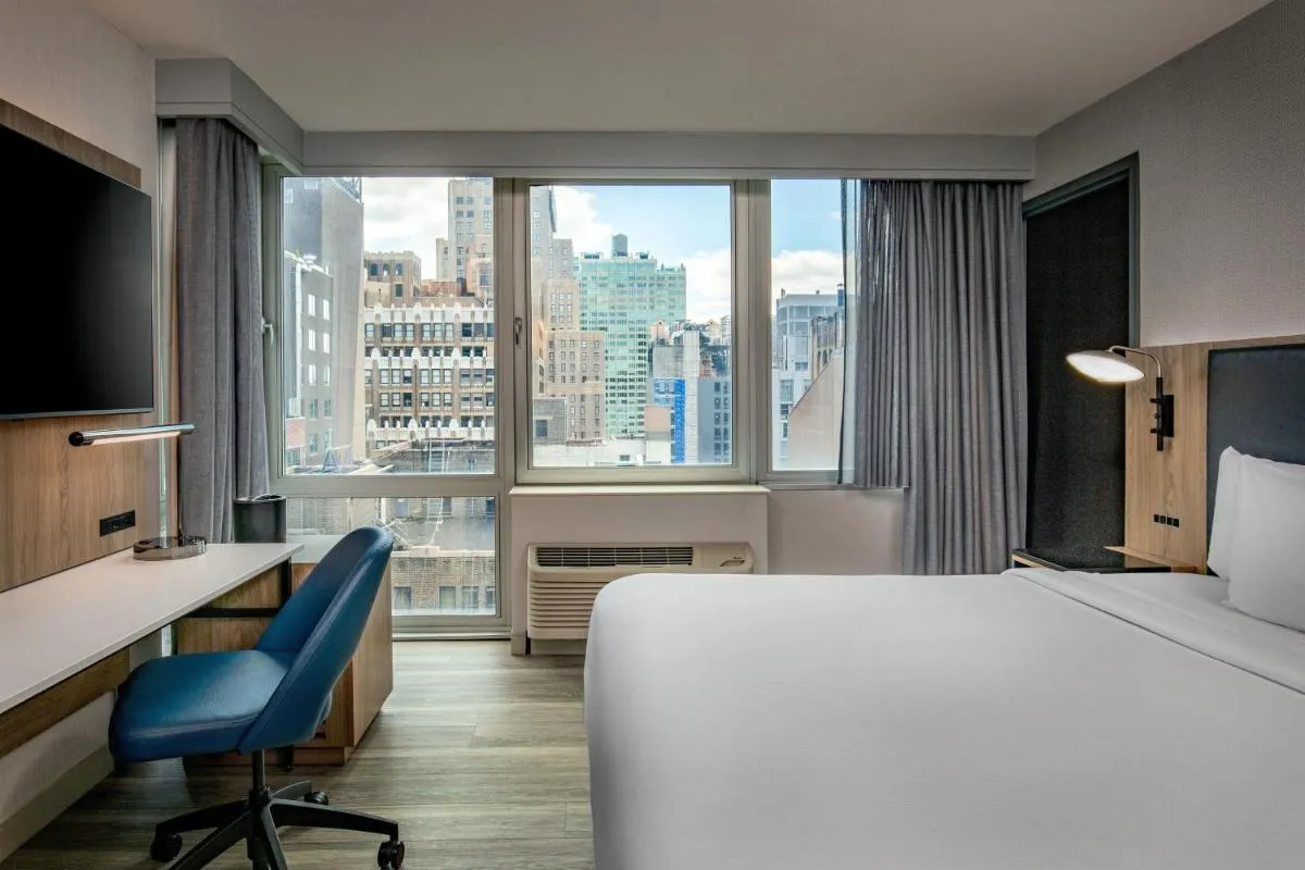 Courtyard by Marriott Times Square West — 7