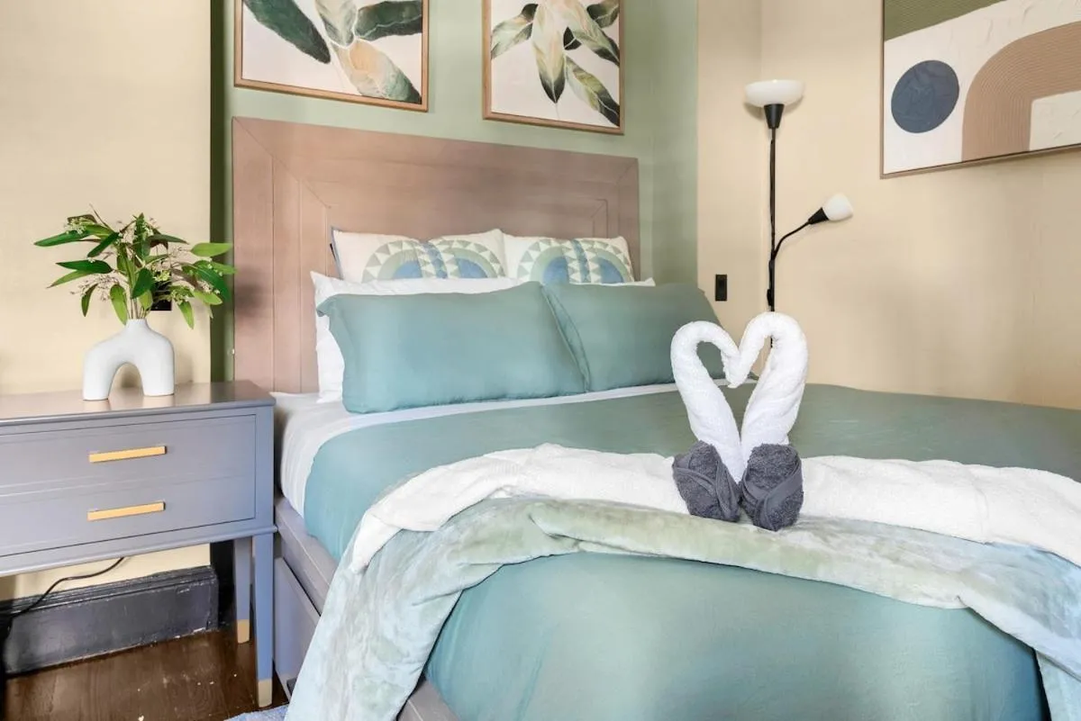 Cozy 2BR Apartment with Gym and Walk to Times Square — 4