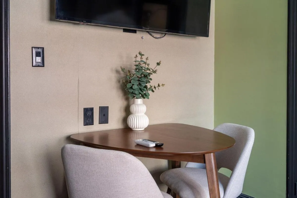 Cozy 2BR Apartment with Gym and Walk to Times Square — 5