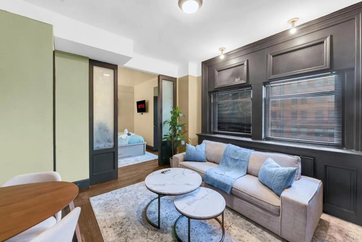 Cozy 2BR Apartment with Gym and Walk to Times Square — 6