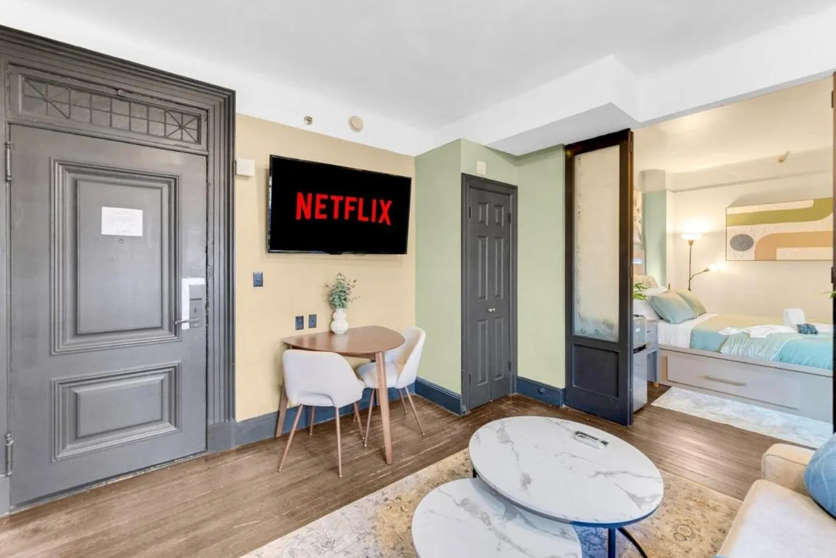 Cozy 2BR Apartment with Gym and Walk to Times Square — 7