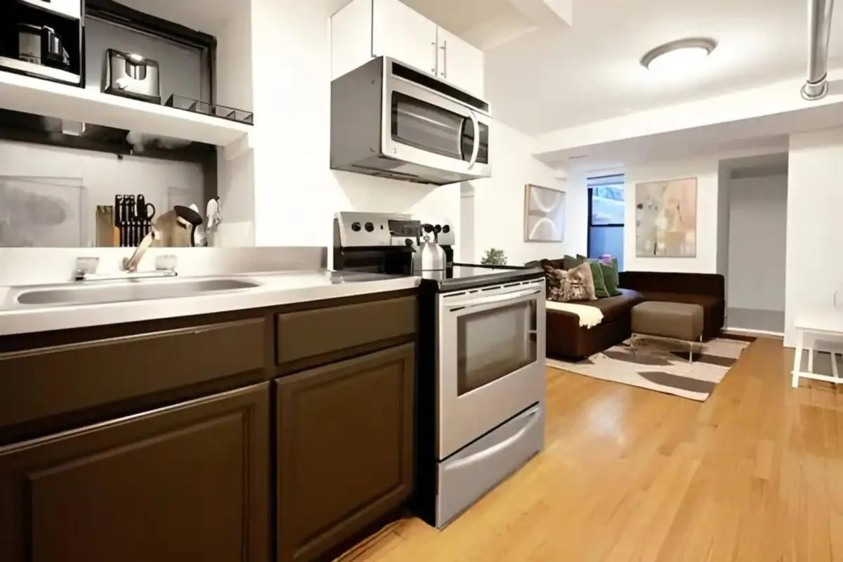 For Rent in Chelsea Your Ideal Space Awaits l Cardi l — 4