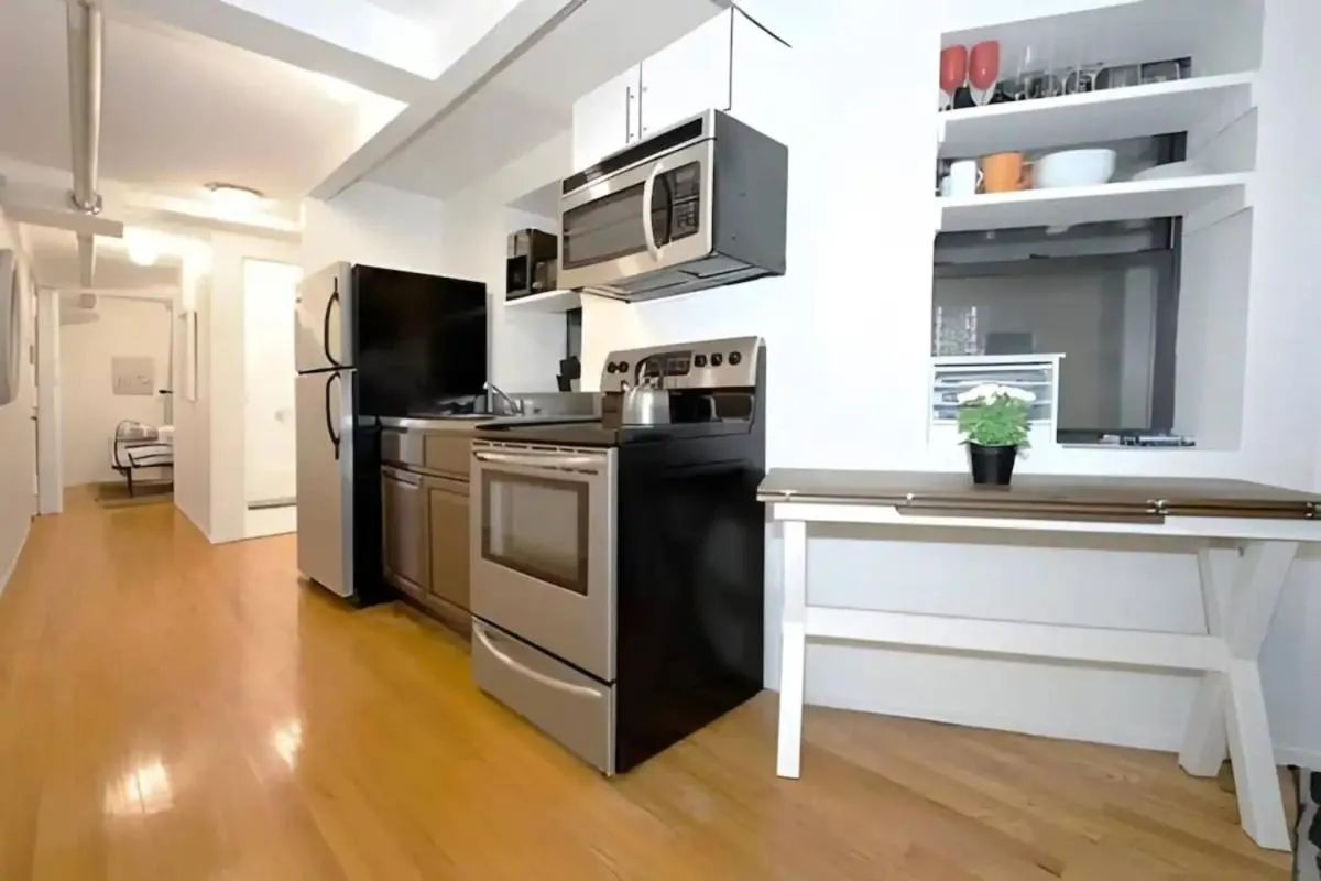 For Rent in Chelsea Your Ideal Space Awaits l Cardi l — 6