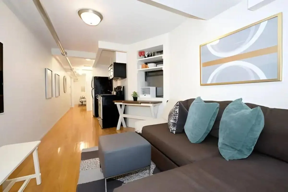 For Rent in Chelsea Your Ideal Space Awaits l Cardi l — 3